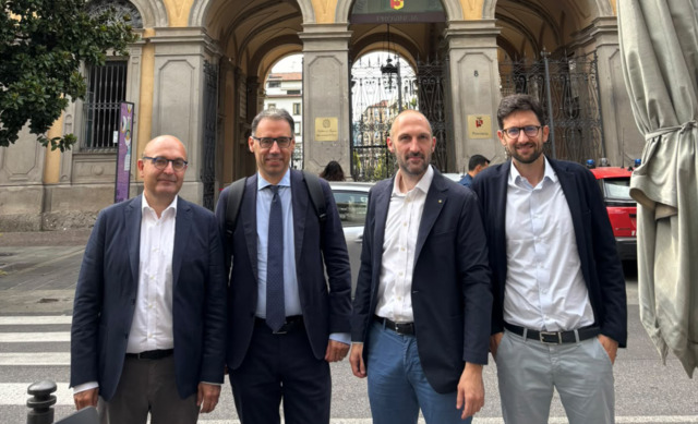 Gli esponenti del Pd dal prefetto per parlare di sicurezza, il centrodestra replica: «Meglio tardi che mai»