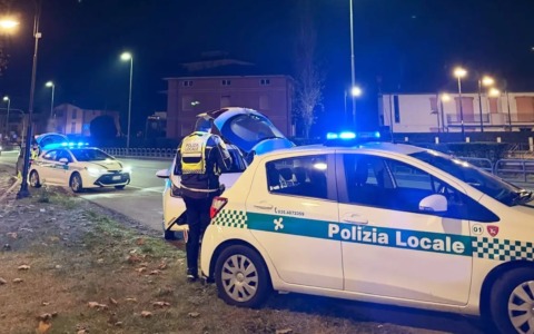 Hashish, ketamina, cocaina, ecstasy e persino il Rivotril: 18enni arrestati vicino a una discoteca a Osio Sopra