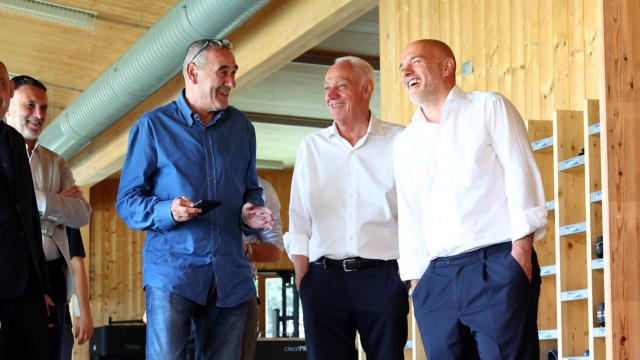 Il primo giorno a Zingonia visto con gli occhi di Sarri: campi, dirigenti, tifosi. E sorrisi