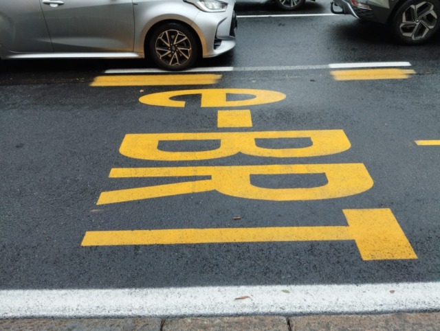 E-Brt, Atb e Comune denunceranno chi ha “tinteggiato” impropriamente la doppia linea continua
