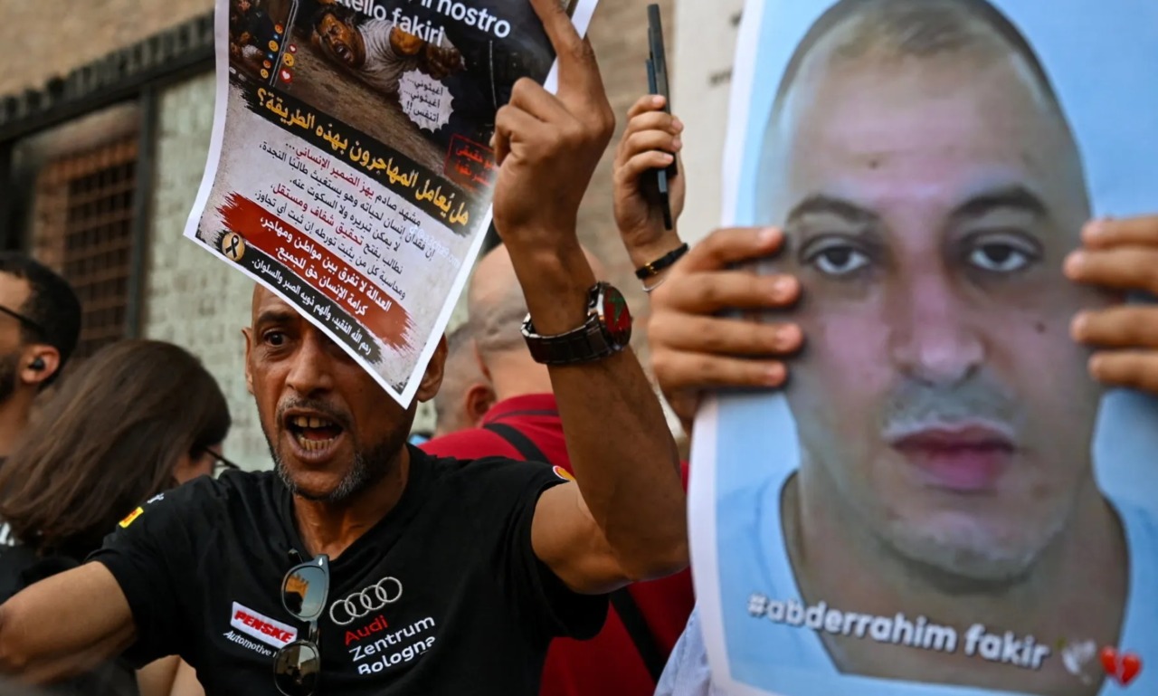 Presidio per Fakir di fronte al Comune di Bergamo: «Non abituiamoci all’indifferenza»