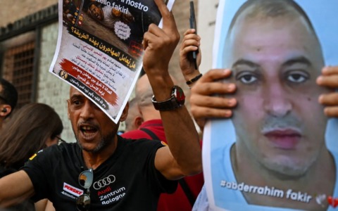 Presidio per Fakir di fronte al Comune di Bergamo: «Non abituiamoci all’indifferenza»