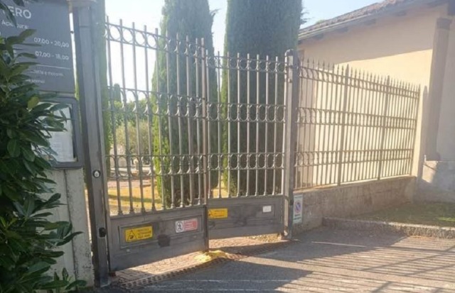 Ladri in azione al cimitero di Calcinate: via il rame da quattro cappelle