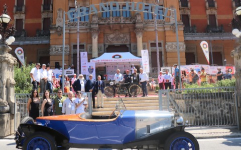 I tre giorni di fascino senza tempo per le Valli bergamaschi con auto e moto d’epoca del Concorso di Eleganza