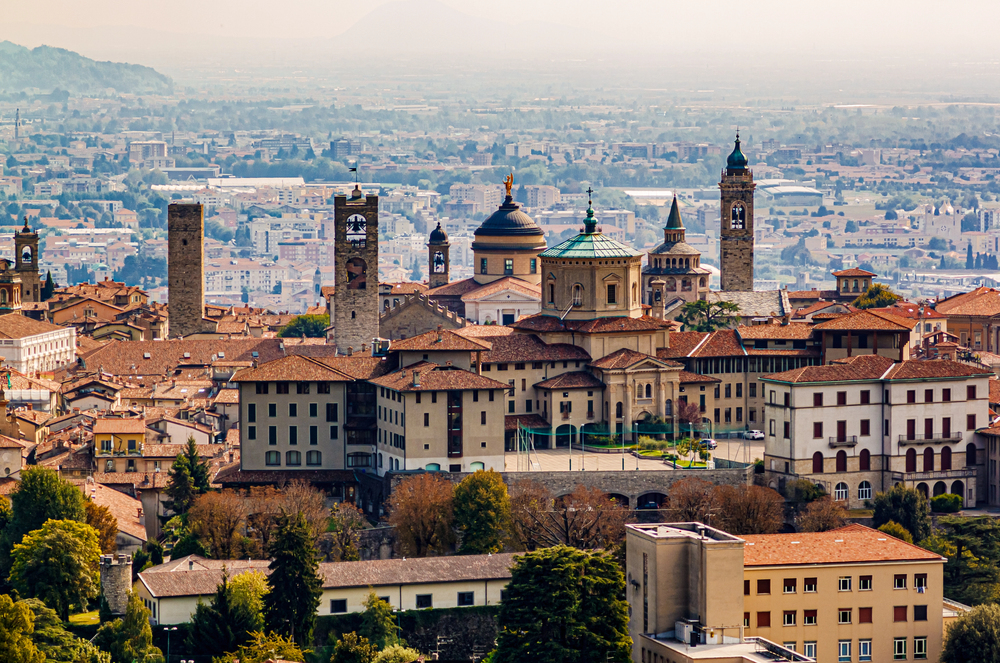 Visitare Bergamo in gruppo: come muoversi tra Città Alta, laghi e valli