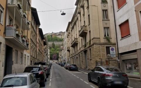 Ladri acrobati, nuovo colpo in via Locatelli: cassaforte con Rolex e contanti sparisce da un appartamento