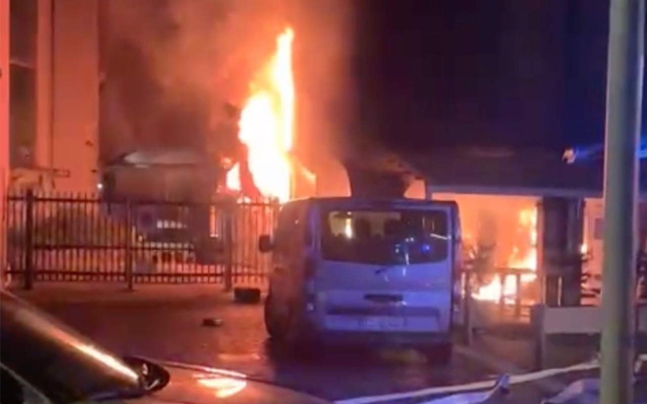 Rogo in centro a San Pellegrino Terme in piena notte: in fiamme il Royal Sushi Restaurant