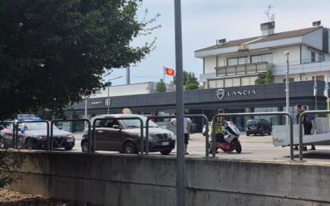Auto contro scooter a Calusco d’Adda: centauro finisce in ospedale