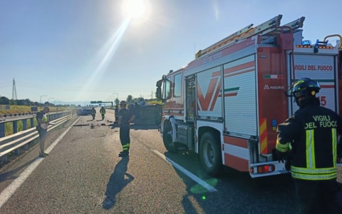 Tamponamento sulla Brebemi tra Chiari e Calcio, un’auto si ribalta: paura, ma nessun ferito grave