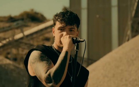 Opi alza il volume con “Borderline”: il cantante di Bonate Sopra al primo EP dopo Amici