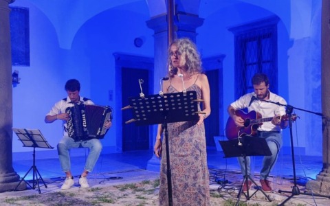Clusone riscopre la memoria dell’emigrazione in scena con “Ritals”