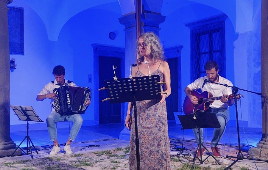 Clusone riscopre la memoria dell’emigrazione in scena con “Ritals”