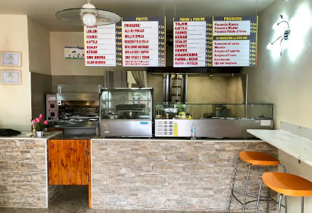 Cibi mal conservati, calcinacci e non solo: chiuso un ristorante etnico a Seriate