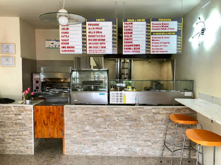 Cibi mal conservati, calcinacci e non solo: chiuso un ristorante etnico a Seriate