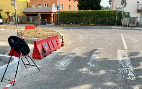 La nuova “forma” di via Piave non convince affatto i cittadini di Azzano San Paolo