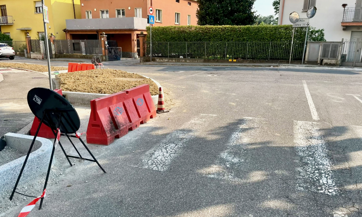 La nuova “forma” di via Piave non convince affatto i cittadini di Azzano San Paolo