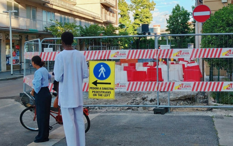 Continui blackout per il caldo in città, arrivano cavi più forti. E a Bergamo si scava di nuovo