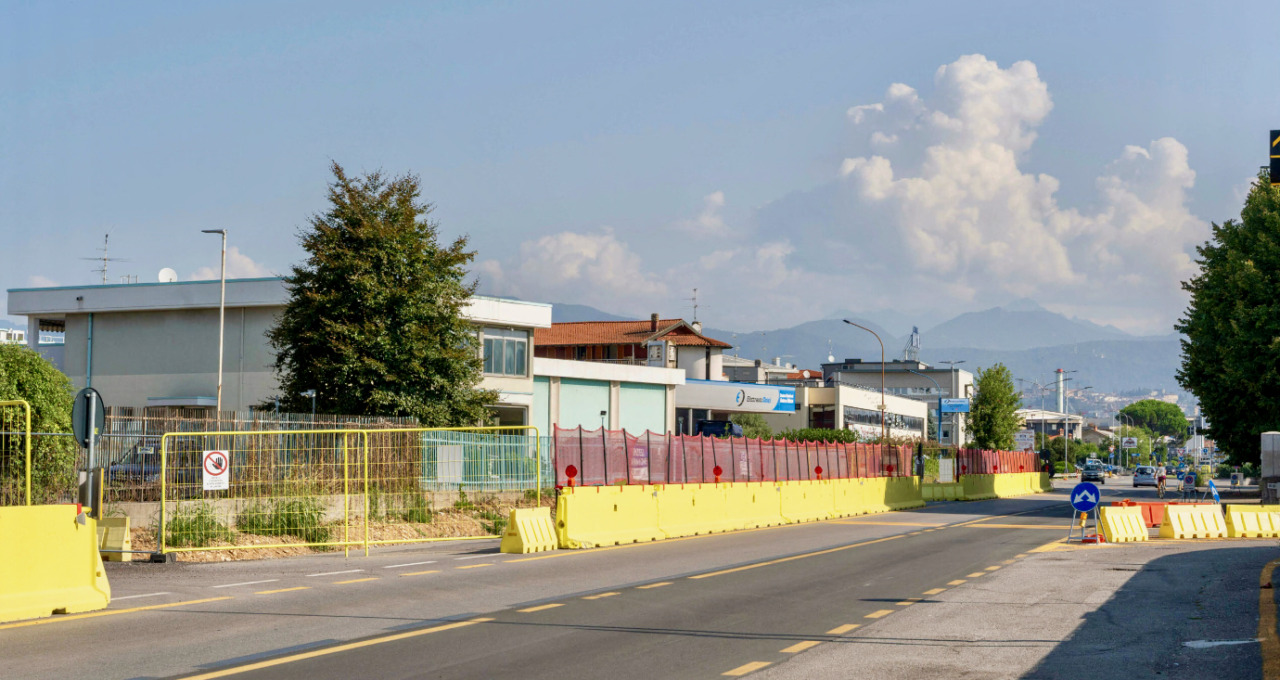 E-Brt, ciclisti “incastrati” tra traffico e corsie riservate ai bus anche a Osio Sopra