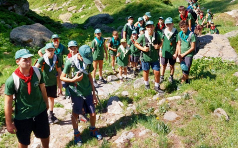 Cinque giorni in Val Veny, i giovani alpini di Treviolo hanno imparato il volontariato