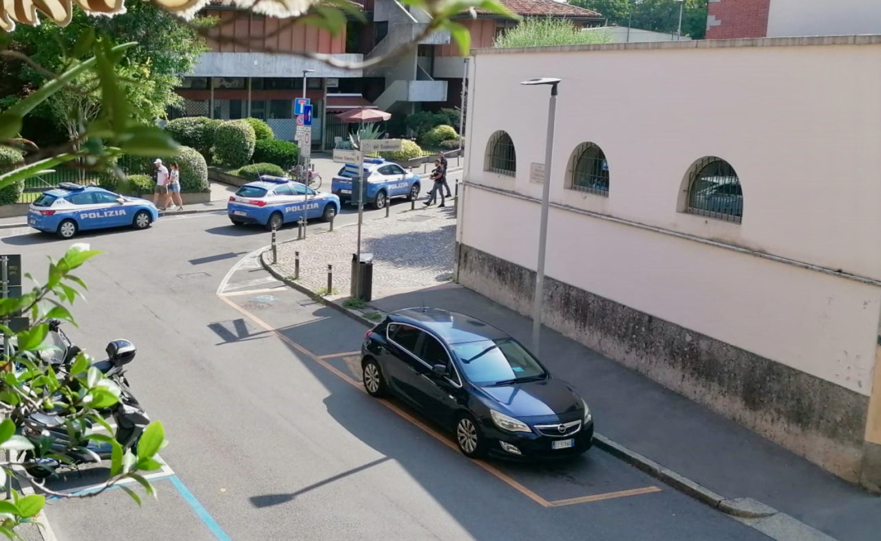 Via dei Cappuccini, sale la tensione: «Ok la mensa dei frati, ma così non va bene»