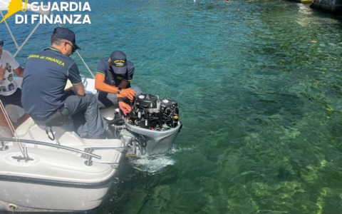 Lago d’Iseo, blitz della Guardia di Finanza: scoperto un natante con motore manomesso