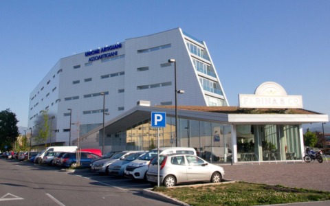 Furto da 70mila euro in via Autostrada: sparita l’argenteria da un furgone