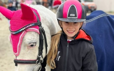 Oggi i funerali di Alice, la piccola di undici anni morta in piscina. Stretta sulle misure di sicurezza degli impianti