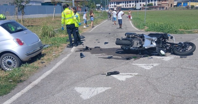 Tragedia sulla Sp90: 59enne di Fara in scooter si schianta contro un’auto e perde la vita