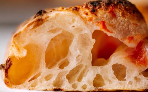 Pinsa romana, gli ingredienti che fanno davvero la differenza nella ricetta originale