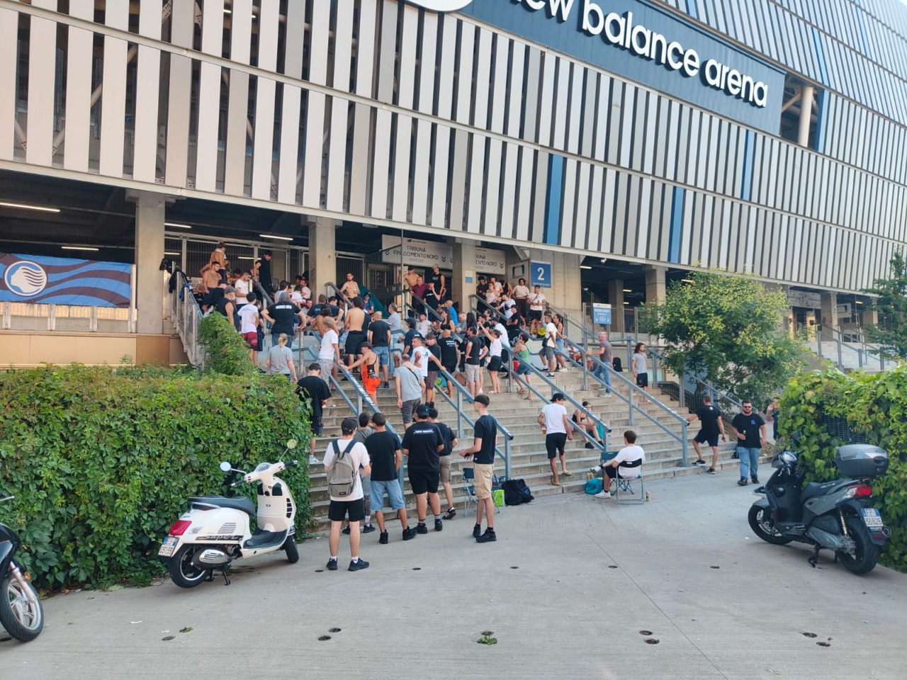La lunga giornata dei tifosi nerazzurri: abbonamenti allo stadio e poi prima amichevole a Clusone