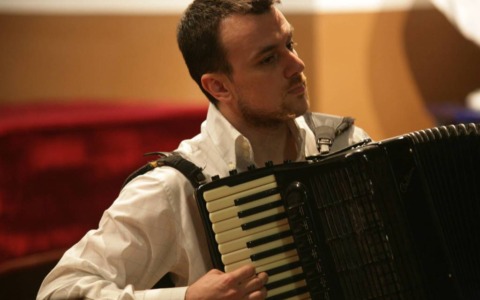 Nadio Marenco porta la fisarmonica a Sant’Anna: un viaggio musicale tra spiritualità e memoria