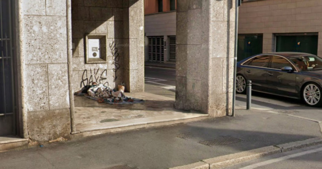 Bivacchi tra via Maj e via Casalino, Angeloni risponde: «Un progetto per riqualificare gli spazi»