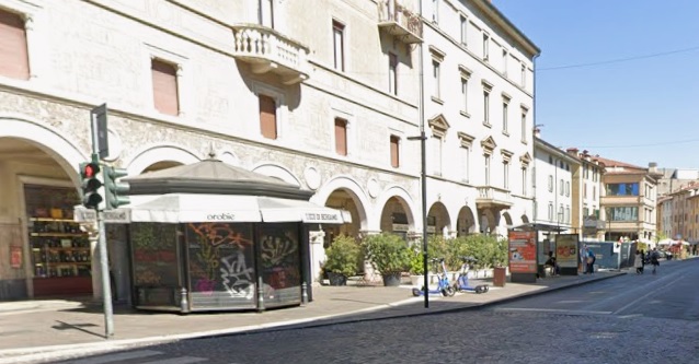 Aggredisce e rapina una giovane su un bus in pieno centro a Bergamo, arrestato dalla locale