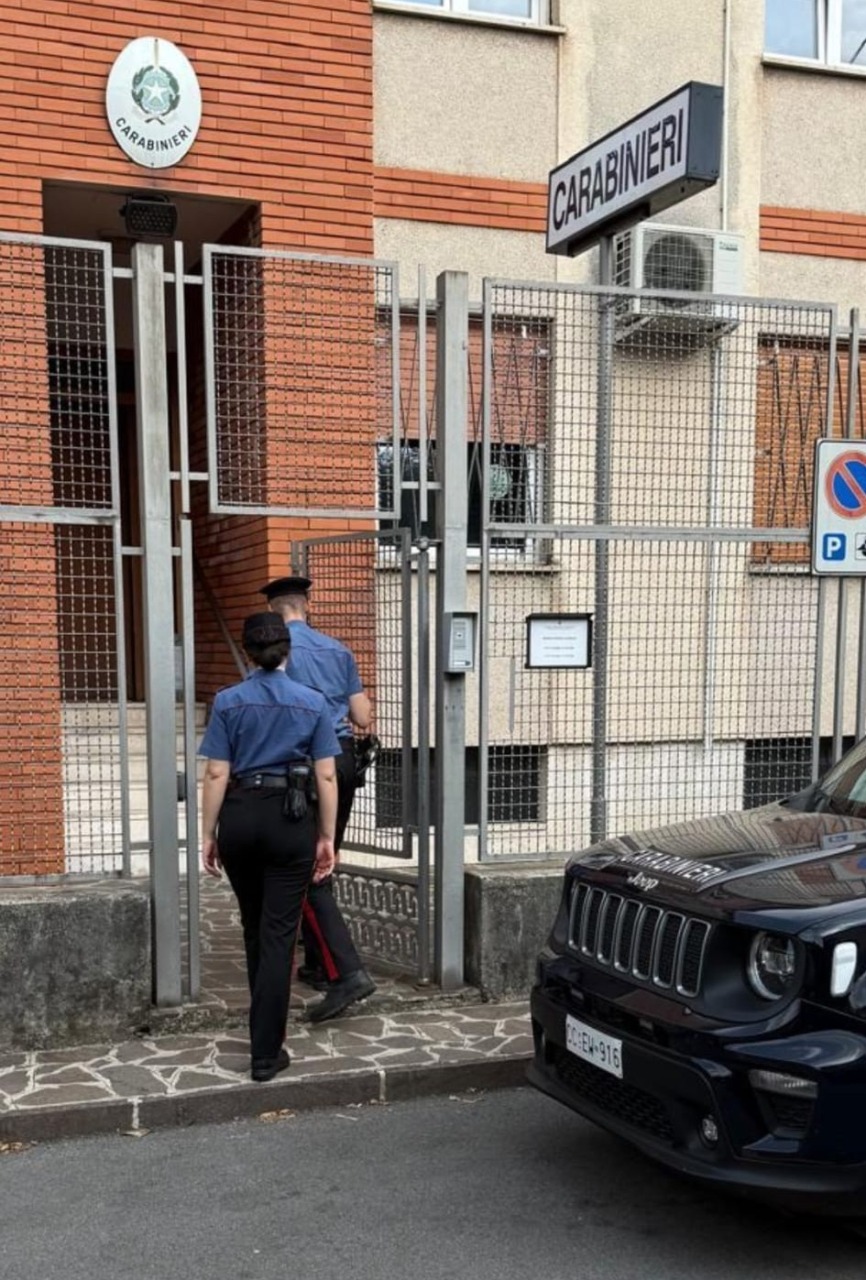 Ai domiciliari minaccia i carabinieri che lo controllavano: 46enne di Pontida finisce in carcere