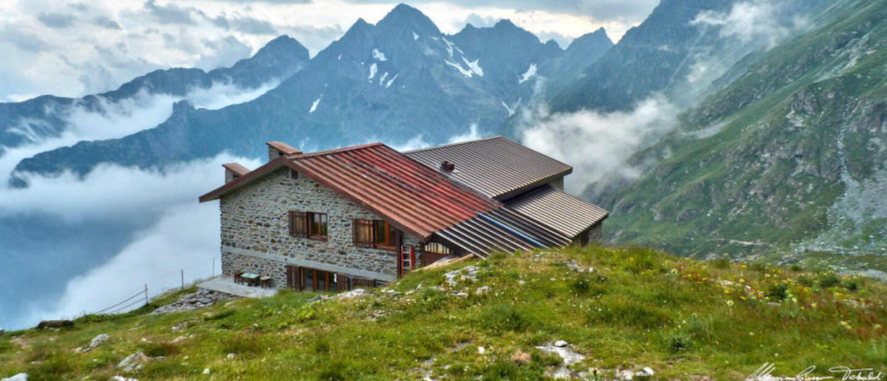 Dopo le intense piogge, sentieri a rischio: quattro rifugi chiusi a Valbondione e Carona nel weekend