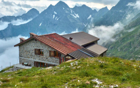 Dopo le intense piogge, sentieri a rischio: quattro rifugi chiusi a Valbondione e Carona nel weekend