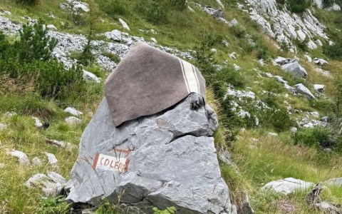 «Ci hanno chiesto di tutto, poi hanno abbandonato una coperta sul sentiero»: lo sfogo del gestore dell’Albani