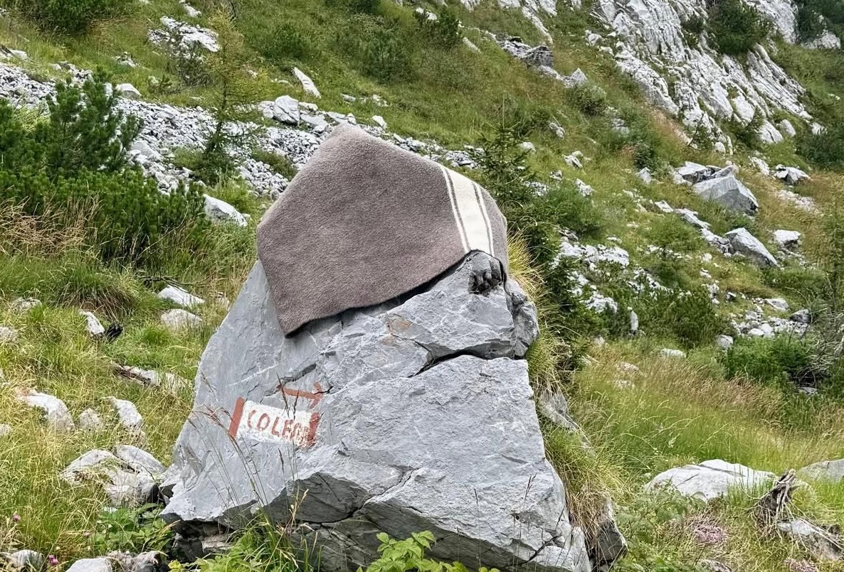«Ci hanno chiesto di tutto, poi hanno abbandonato una coperta sul sentiero»: lo sfogo del gestore dell’Albani