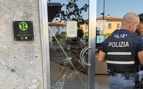 Tentata spaccata al Panificio Italo Tresoldi di via XXIV Maggio a Bergamo: «È il terzo tentativo in tre mesi»
