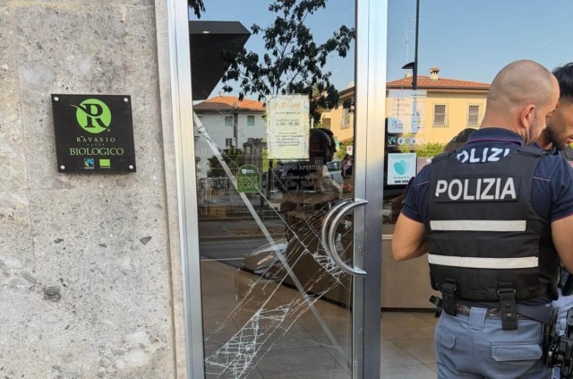 Tentata spaccata al Panificio Italo Tresoldi di via XXIV Maggio a Bergamo: «È il terzo tentativo in tre mesi»