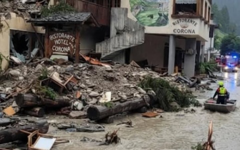Ristorante Corona di Branzi travolto da una frana, ma l’immagine è IA. I titolari: «Prenderemo provvedimenti legali»