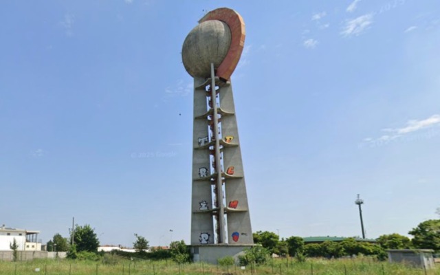 Si arrampicano sulla torre dell’acquedotto di Antegnate: due ragazzi rischiano la pelle