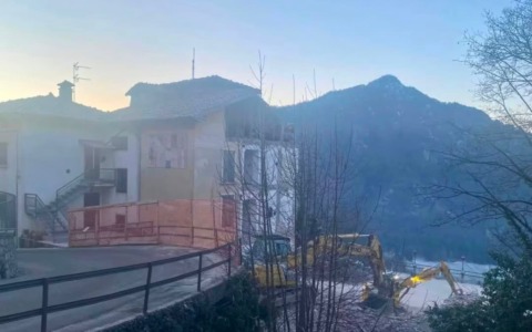 Nuovi stanziamenti per l’ex albergo Mirasole di Dossena: arrivano 1,6 milioni di euro