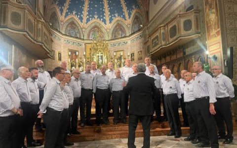 Il Coro Idica saluta l’arciprete con il Concerto d’Estate a Clusone