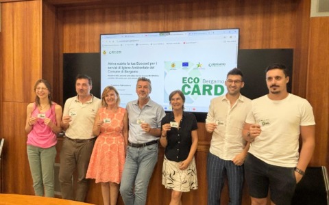 Ecco la nuova Ecocard, la tessera che permetterà di accedere a centri di raccolta e isole ecologiche di Bergamo