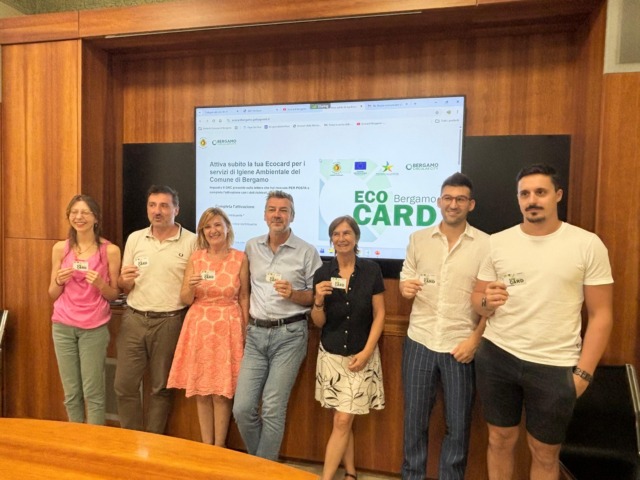 Ecco la nuova Ecocard, la tessera che permetterà di accedere a centri di raccolta e isole ecologiche di Bergamo