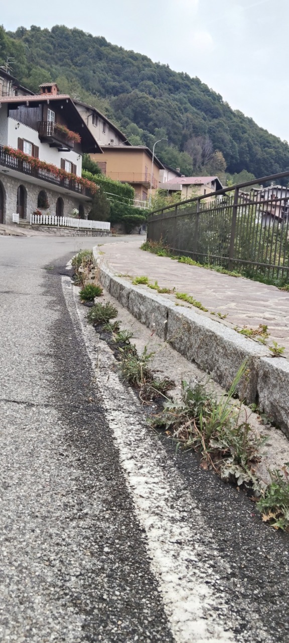 Paese del Sole o delle «contraddizioni»? A Dossena «grandi opere per un turismo di nicchia, ma incuria e abbandono»