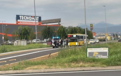 Il sindaco di Dalmine: «Va tolta la corsia preferenziale e-Brt in mezzo alla rotonda»