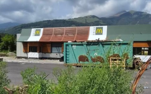 Proseguono i lavori per il McDonald’s alle Fiorine di Clusone, ma sui social scoppia la polemica