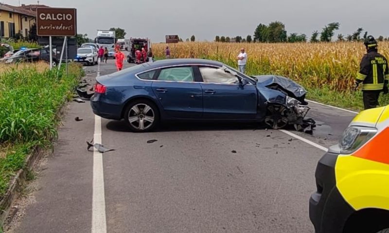 Scontro fra due auto lungo la provinciale tra Covo e Calcio, grave una ragazza di 17 anni